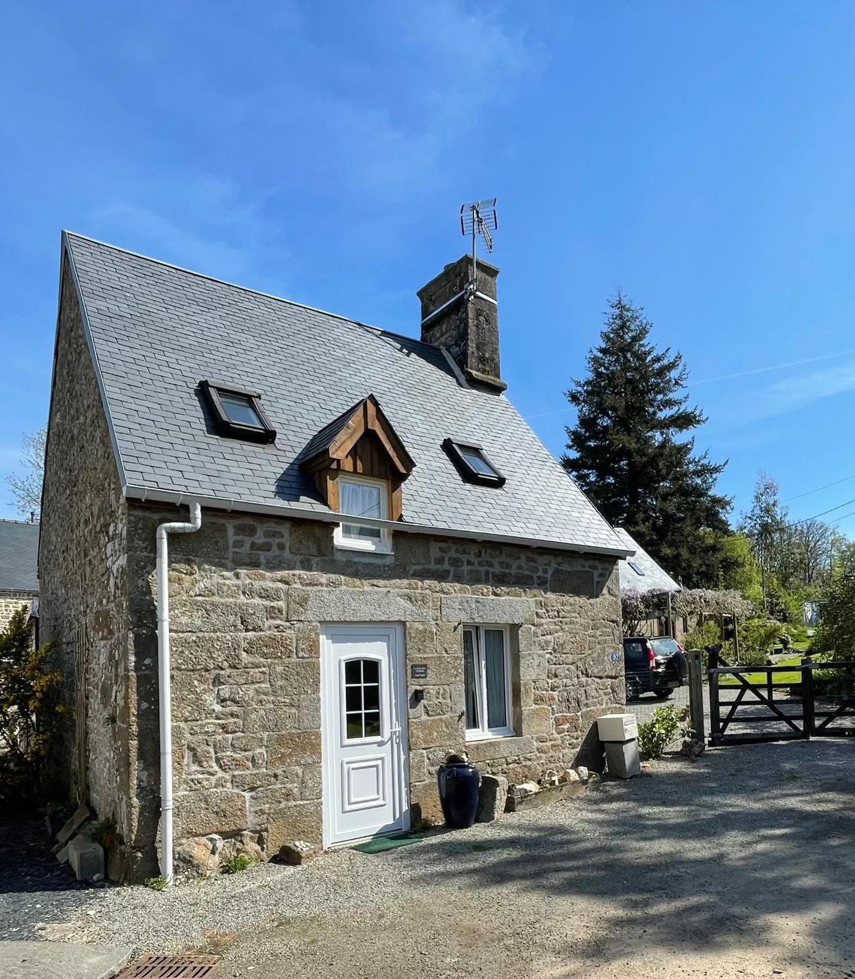 Le Petit Fleur - The Little Flower, Cosy Cottage Saint-Michel-de-Montjoie Eksteriør bilde